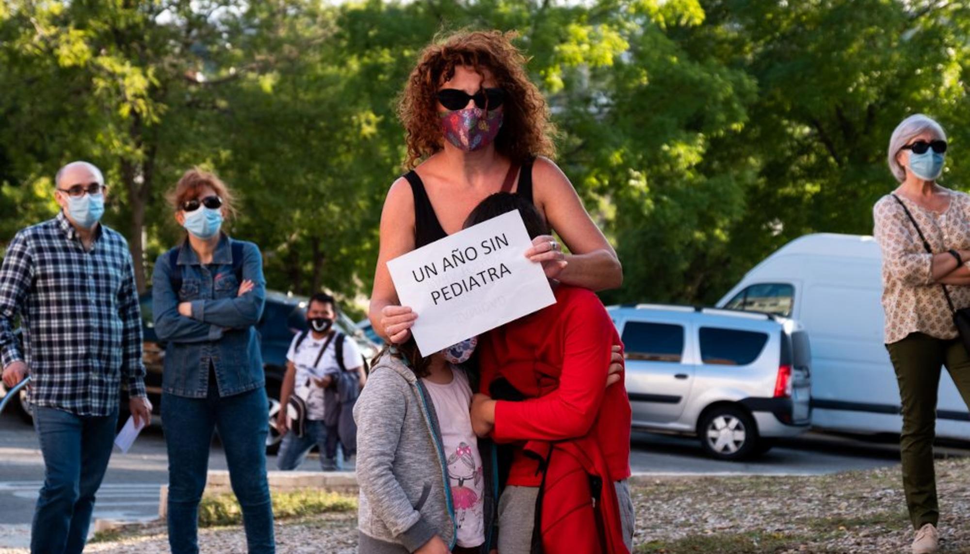 Concentración frente al Centro de Salud Joaquín Rodrigo, en el barrio del Zofío, Usera (Madrid).